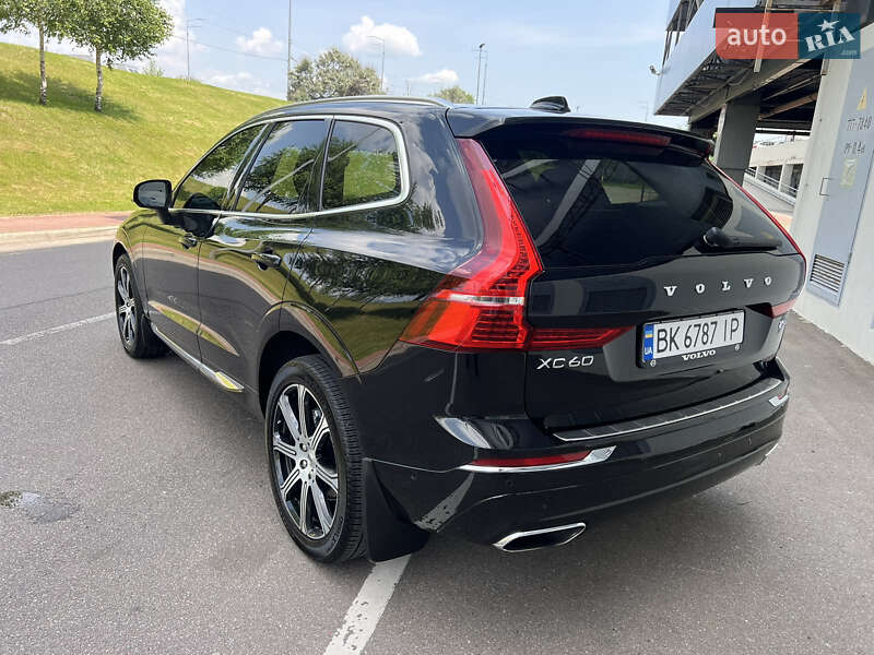 Внедорожник / Кроссовер Volvo XC60 2021 в Киеве
