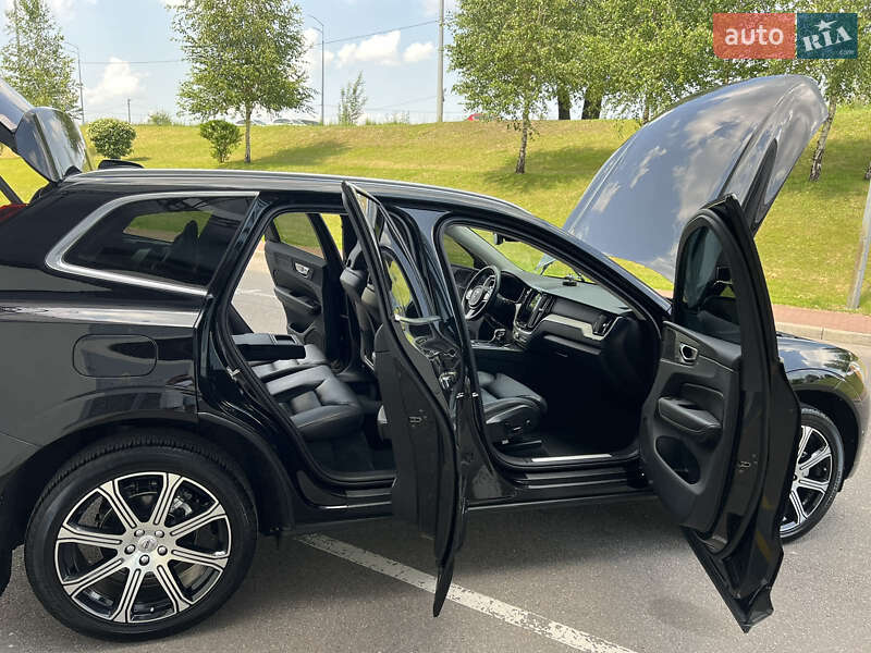 Внедорожник / Кроссовер Volvo XC60 2021 в Киеве