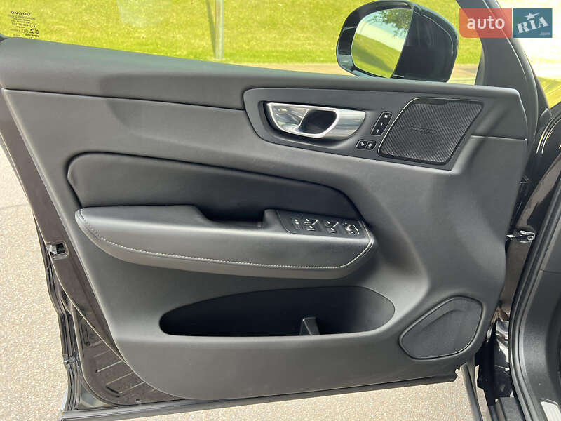 Внедорожник / Кроссовер Volvo XC60 2021 в Киеве