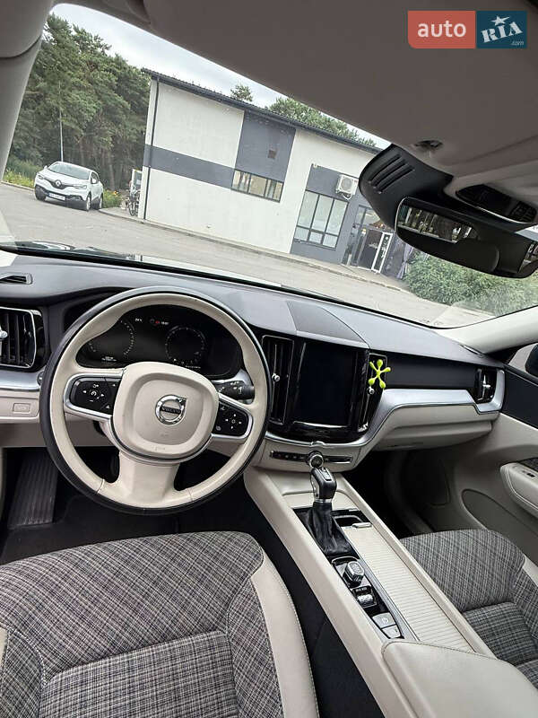 Внедорожник / Кроссовер Volvo XC60 2020 в Луцке
