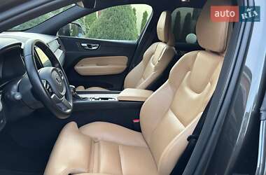 Внедорожник / Кроссовер Volvo XC60 2019 в 