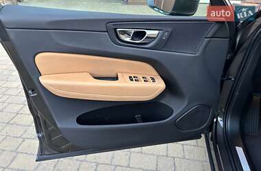 Внедорожник / Кроссовер Volvo XC60 2019 в 