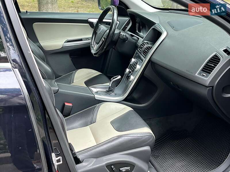 Внедорожник / Кроссовер Volvo XC60 2016 в Киеве