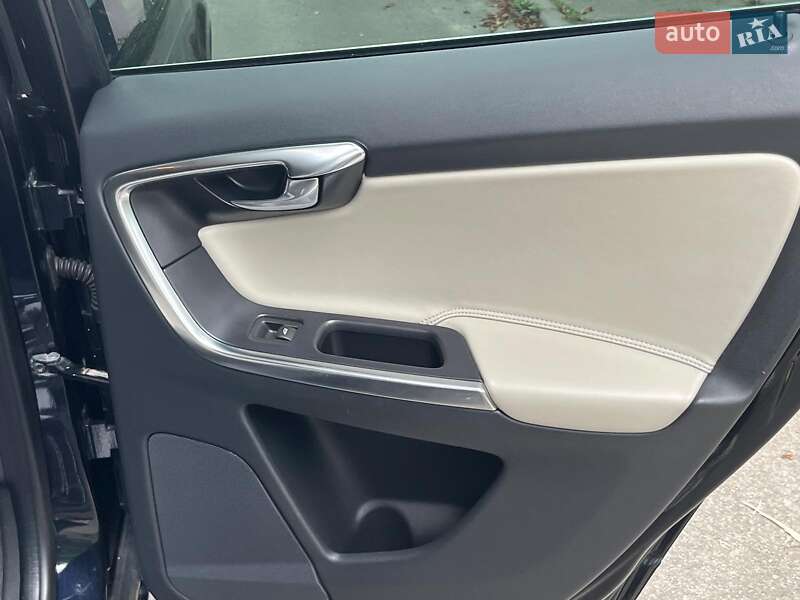 Внедорожник / Кроссовер Volvo XC60 2016 в Киеве