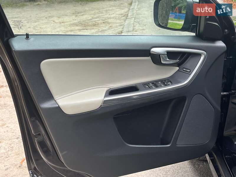 Внедорожник / Кроссовер Volvo XC60 2016 в Киеве