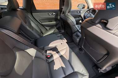 Внедорожник / Кроссовер Volvo XC60 2023 в 