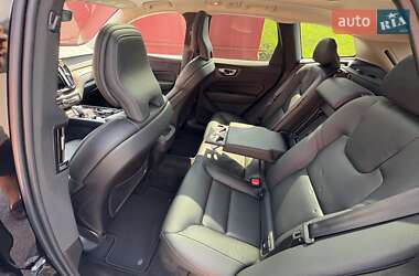 Внедорожник / Кроссовер Volvo XC60 2023 в 