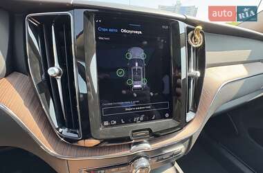 Внедорожник / Кроссовер Volvo XC60 2023 в 