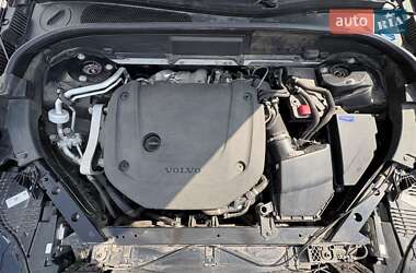 Внедорожник / Кроссовер Volvo XC60 2023 в 