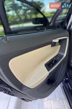 Внедорожник / Кроссовер Volvo XC60 2015 в 