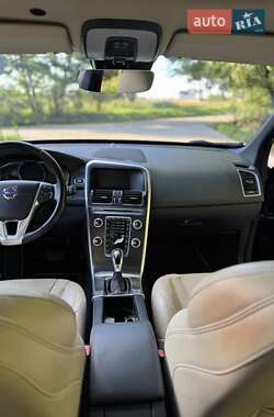 Внедорожник / Кроссовер Volvo XC60 2015 в 