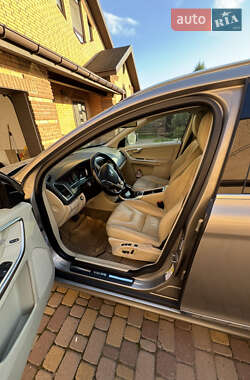 Внедорожник / Кроссовер Volvo XC60 2014 в 