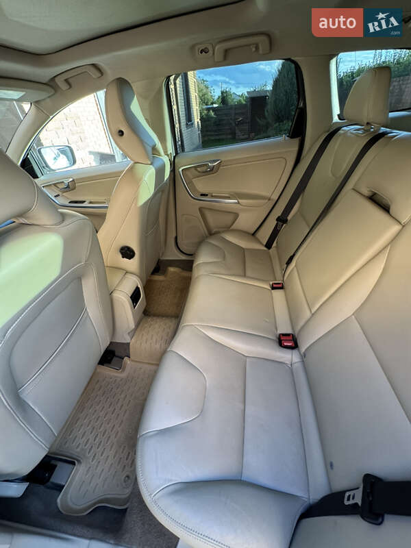 Внедорожник / Кроссовер Volvo XC60 2014 в Киеве