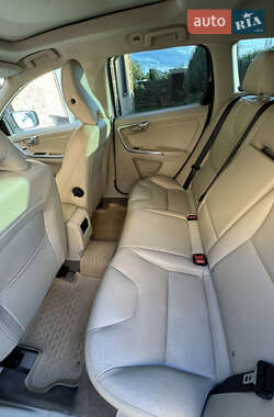 Внедорожник / Кроссовер Volvo XC60 2014 в 