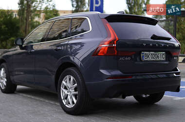Внедорожник / Кроссовер Volvo XC60 2017 в 