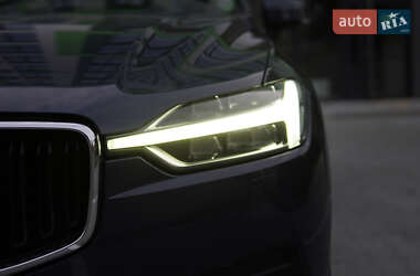 Внедорожник / Кроссовер Volvo XC60 2017 в 