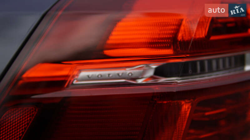 Внедорожник / Кроссовер Volvo XC60 2017 в Вараше