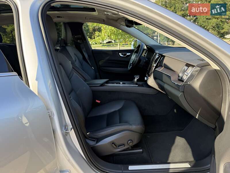 Внедорожник / Кроссовер Volvo XC60 2021 в Киеве фото 19 Внедорожник / Кроссовер Volvo XC60 2021 в Киеве