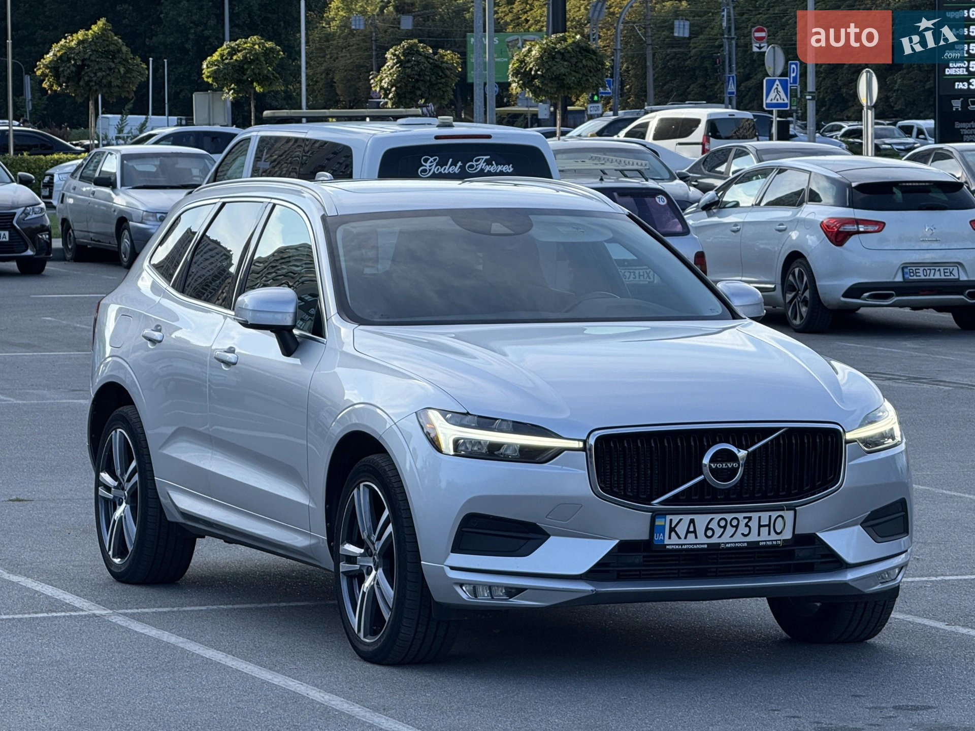 2021 Volvo XC60 - фото 1
