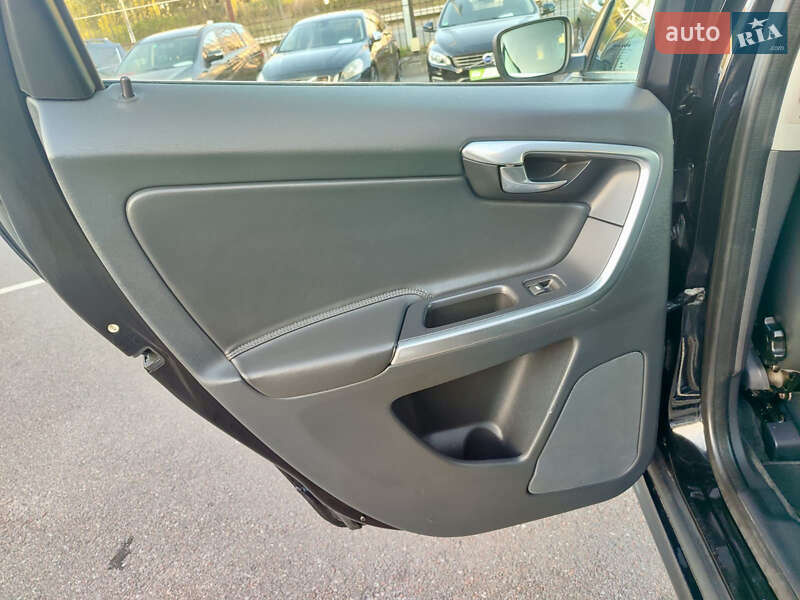 Внедорожник / Кроссовер Volvo XC60 2016 в Киеве