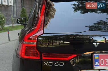Внедорожник / Кроссовер Volvo XC60 2021 в 