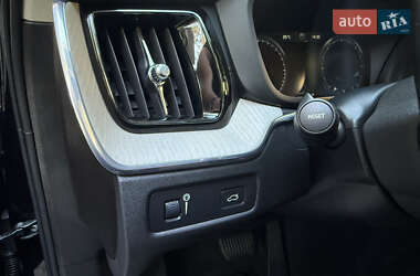 Внедорожник / Кроссовер Volvo XC60 2021 в 