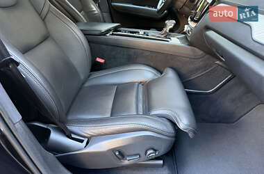 Внедорожник / Кроссовер Volvo XC60 2021 в 