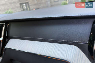 Внедорожник / Кроссовер Volvo XC60 2021 в 
