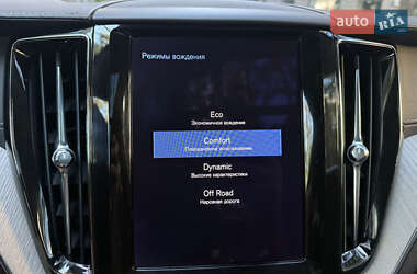 Внедорожник / Кроссовер Volvo XC60 2021 в 