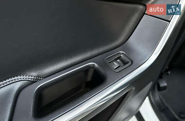 Внедорожник / Кроссовер Volvo XC60 2015 в 