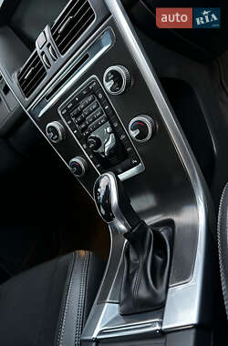 Внедорожник / Кроссовер Volvo XC60 2015 в 