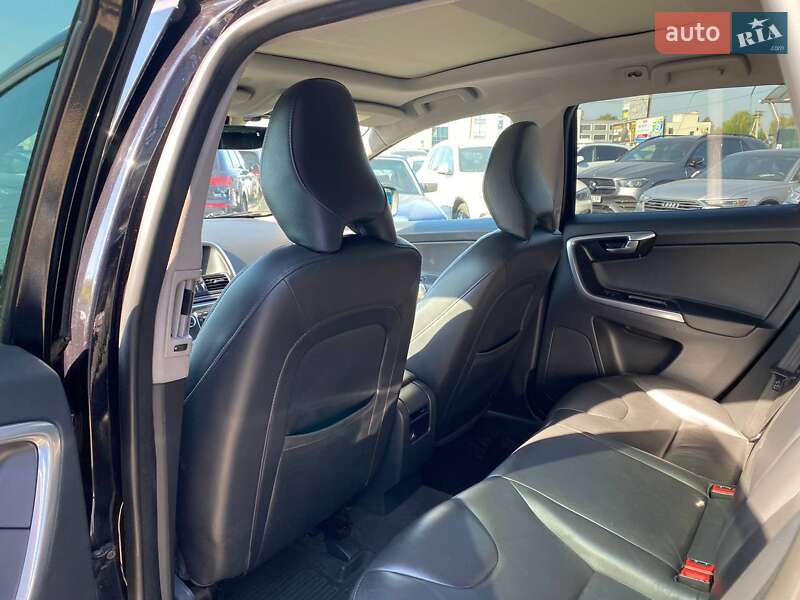 Внедорожник / Кроссовер Volvo XC60 2015 в Львове фото 22 Внедорожник / Кроссовер Volvo XC60 2015 в Львове