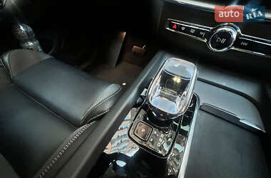 Внедорожник / Кроссовер Volvo XC60 2024 в 