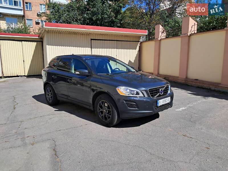 Позашляховик / Кросовер Volvo XC60 2013 в 
