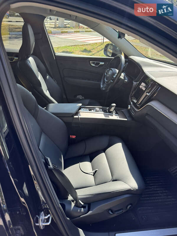 Внедорожник / Кроссовер Volvo XC60 2021 в Подольске