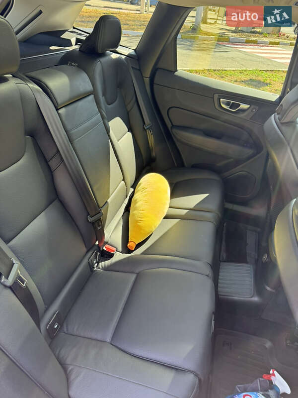 Внедорожник / Кроссовер Volvo XC60 2021 в Подольске