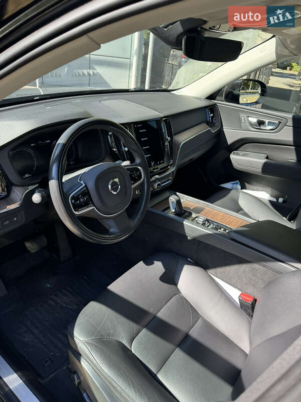 Внедорожник / Кроссовер Volvo XC60 2021 в Подольске