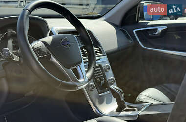 Внедорожник / Кроссовер Volvo XC60 2016 в 