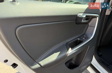 Внедорожник / Кроссовер Volvo XC60 2016 в 
