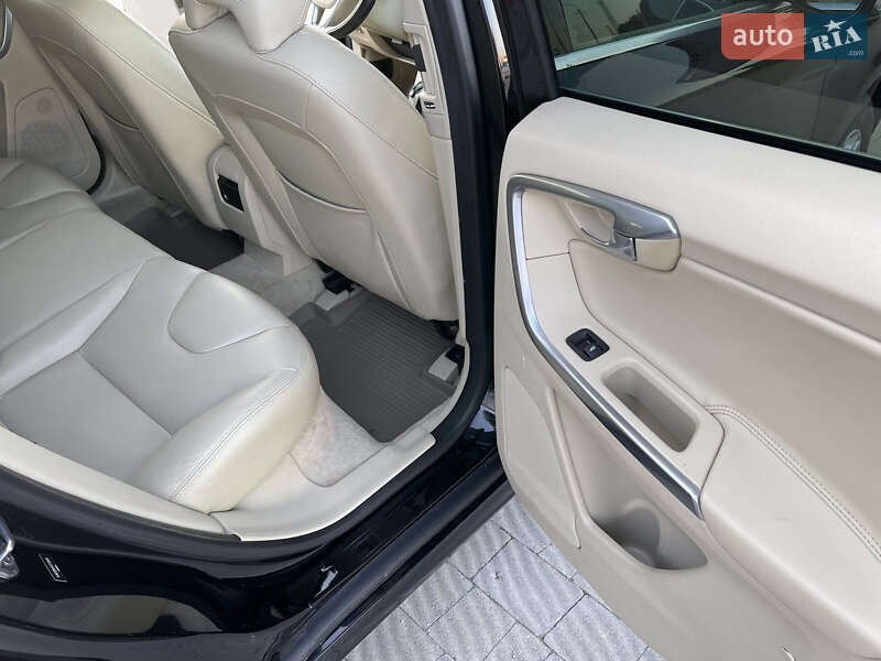 Внедорожник / Кроссовер Volvo XC60 2015 в Владимире фото 11 Внедорожник / Кроссовер Volvo XC60 2015 в Владимире