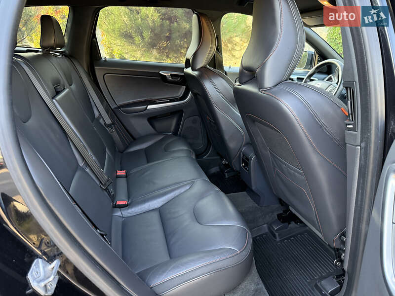 Внедорожник / Кроссовер Volvo XC60 2015 в Ровно