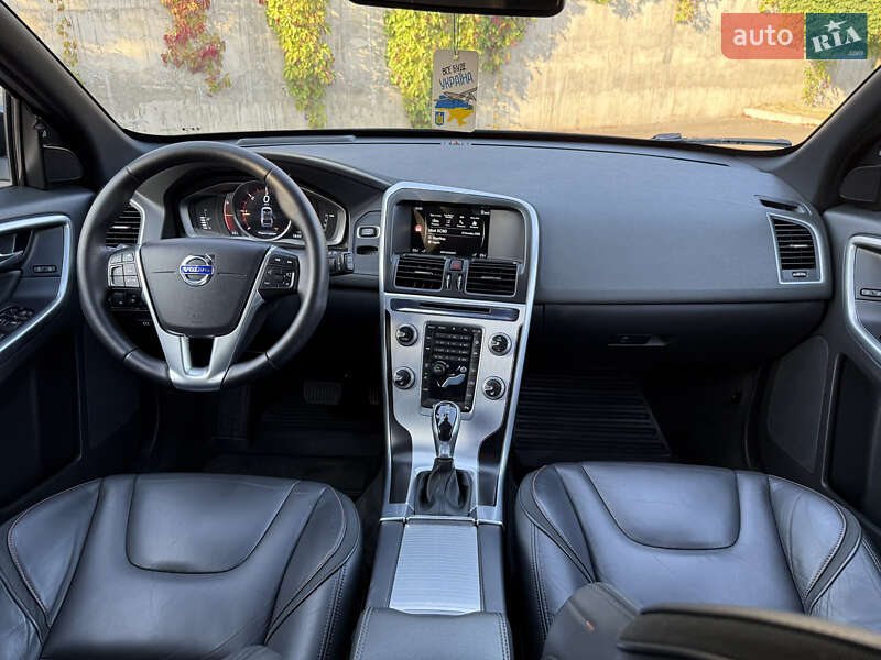 Внедорожник / Кроссовер Volvo XC60 2015 в Ровно