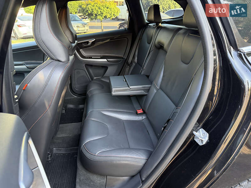 Внедорожник / Кроссовер Volvo XC60 2015 в Ровно