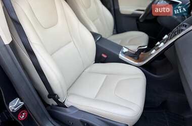 Позашляховик / Кросовер Volvo XC60 2016 в 