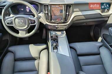 Внедорожник / Кроссовер Volvo XC60 2023 в 
