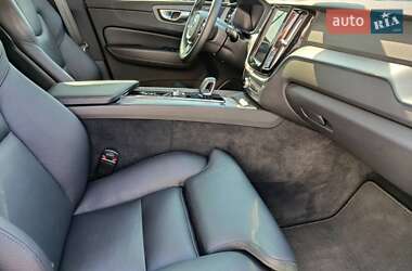 Внедорожник / Кроссовер Volvo XC60 2023 в 