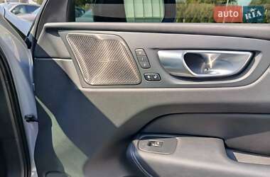 Внедорожник / Кроссовер Volvo XC60 2023 в 