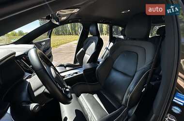Внедорожник / Кроссовер Volvo XC60 2020 в 