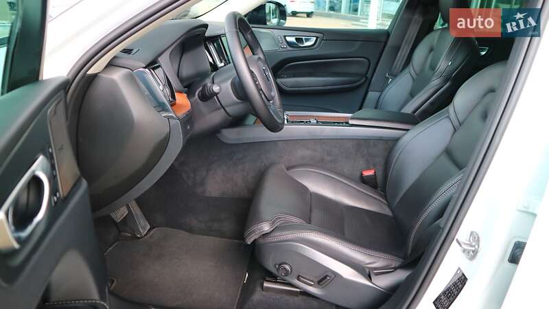 Внедорожник / Кроссовер Volvo XC60 2022 в Киеве