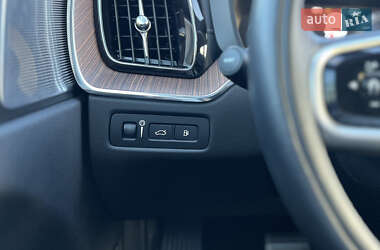 Позашляховик / Кросовер Volvo XC60 2019 в 